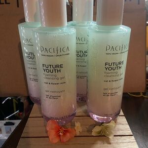 Pacifica Future Youth Cleansing Gel with Oat and Flower Milk